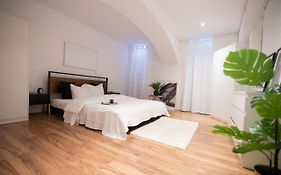 Trendy Souterrain Loft - Near City Center